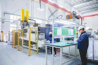 忙碌的生產(chǎn)車間