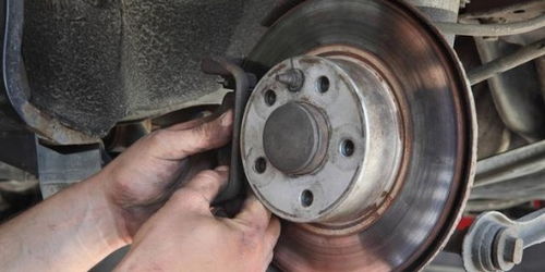 小萬教你看車齡更換汽車配件